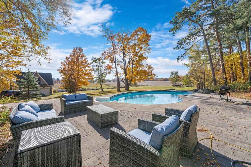 Hidden Oasis: Pool, Hot Tubs, & Starry Fire Pits - Creemore