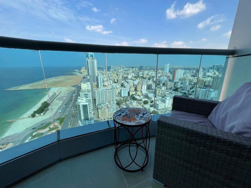 Elegant Full Sea View 2 Bedrooms Apartment - Ajman