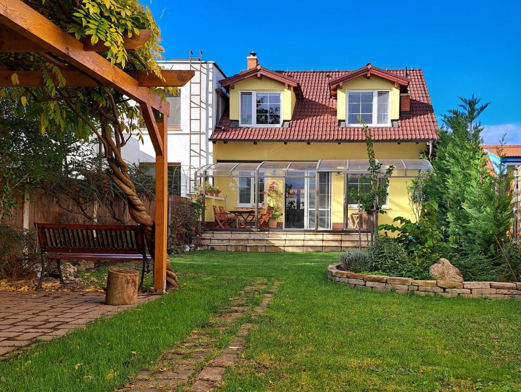 Family House With Garden And Sauna - Bratislava