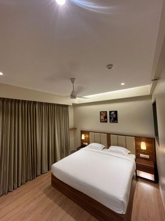 Hotel Krystal Plaza - Sangli