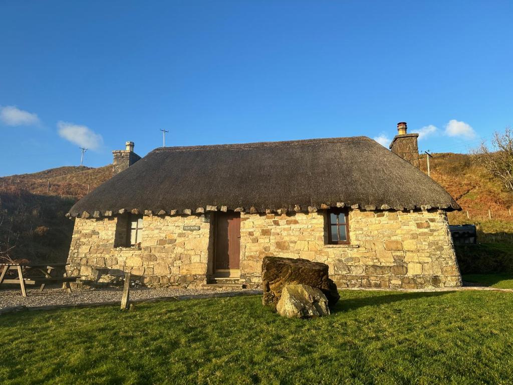 Tigh Mairi At Mary's Thatched Cottages - Broadford, UK