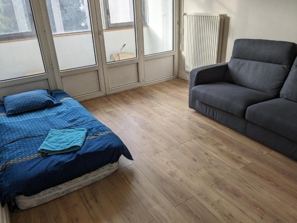 Chambre Privée Confortable, Au Calme Et Centrale - Écully