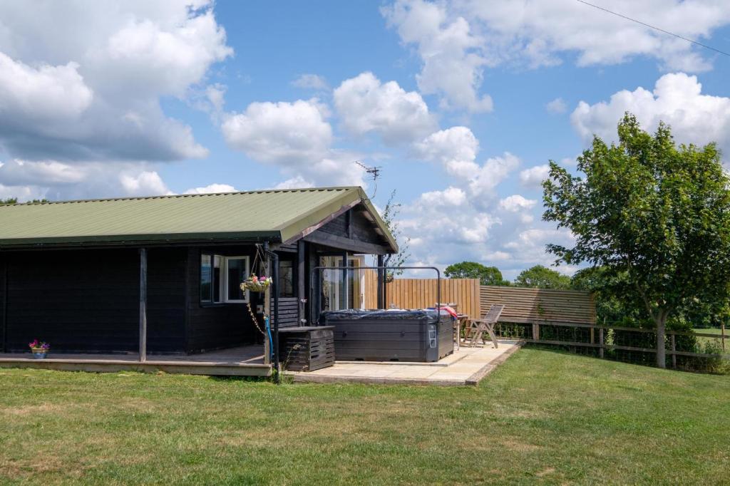 Ash Lodge - Exclusive Lodge With Hot Tub And Stunning Views - Bridport