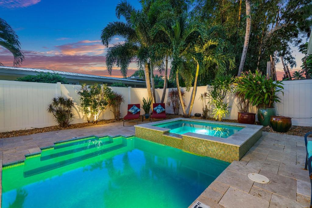 Heated Pool-spa & Putting Green! Walk To The Ave, 1mi To Beach! - Delray Beach
