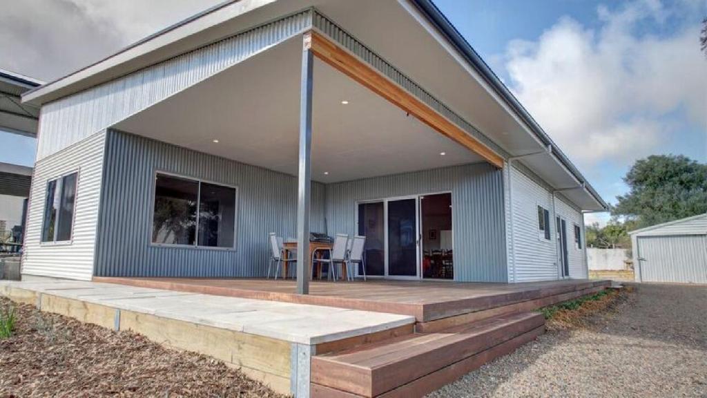 Grey On The Bay Is A Fantastic Esplanade Property - Space, Location, Comfort - And Linen Included. - Coffin Bay National Park