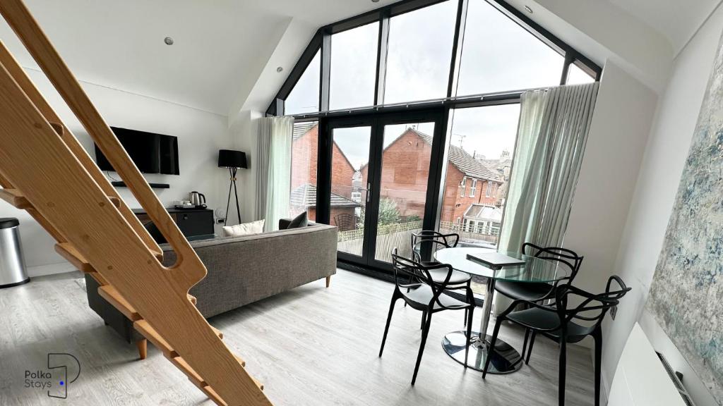 The Stables, Chester - Luxury Apartments By Polkastays - Chester, UK
