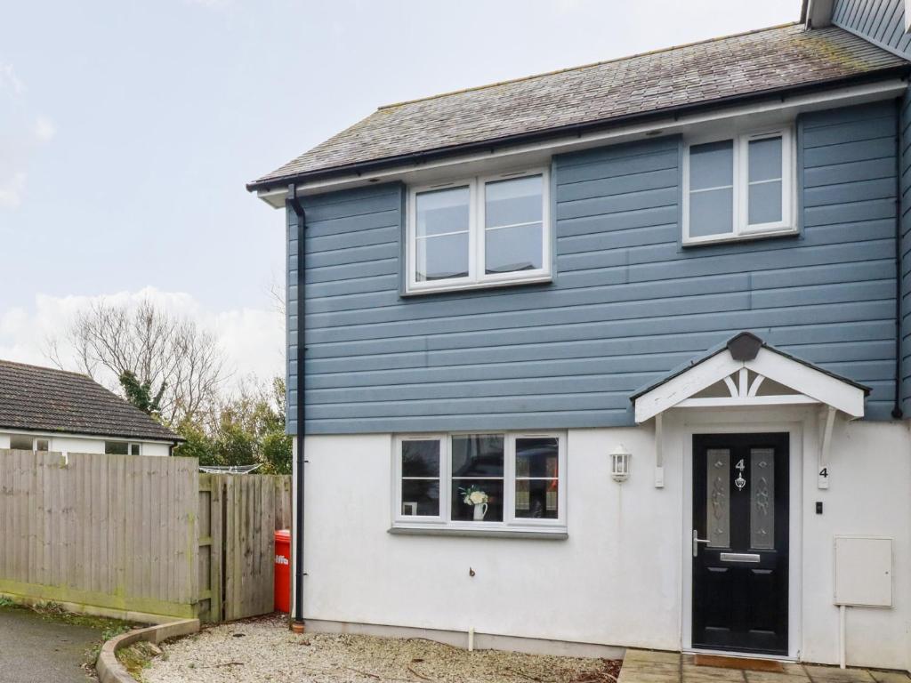4 Trevanson Mews, Pet Friendly, Country Holiday Cottage In Newquay - Mawgan Porth