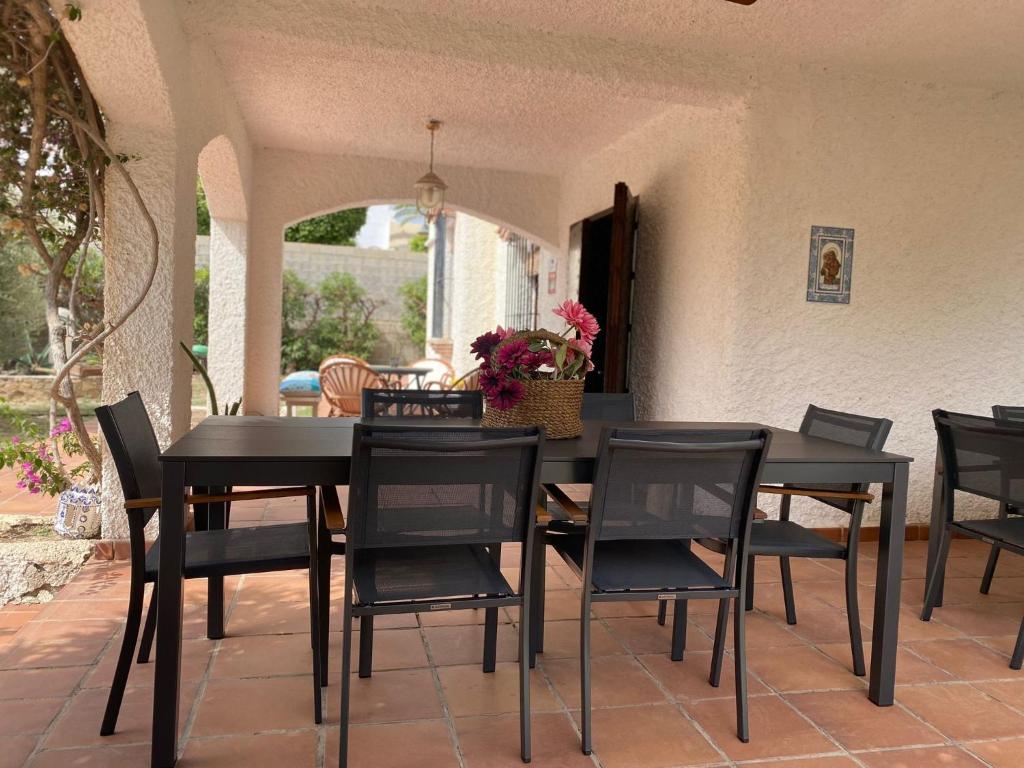 Spacious Holiday Home With Private Garden - El Algarrobico