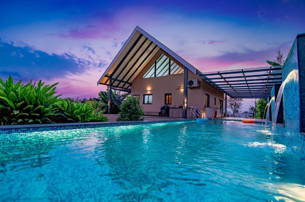 Saffronstays Eden, Nashik - Pet-friendly Villa With Pool, Jacuzzi & Grape Farm - Nashik