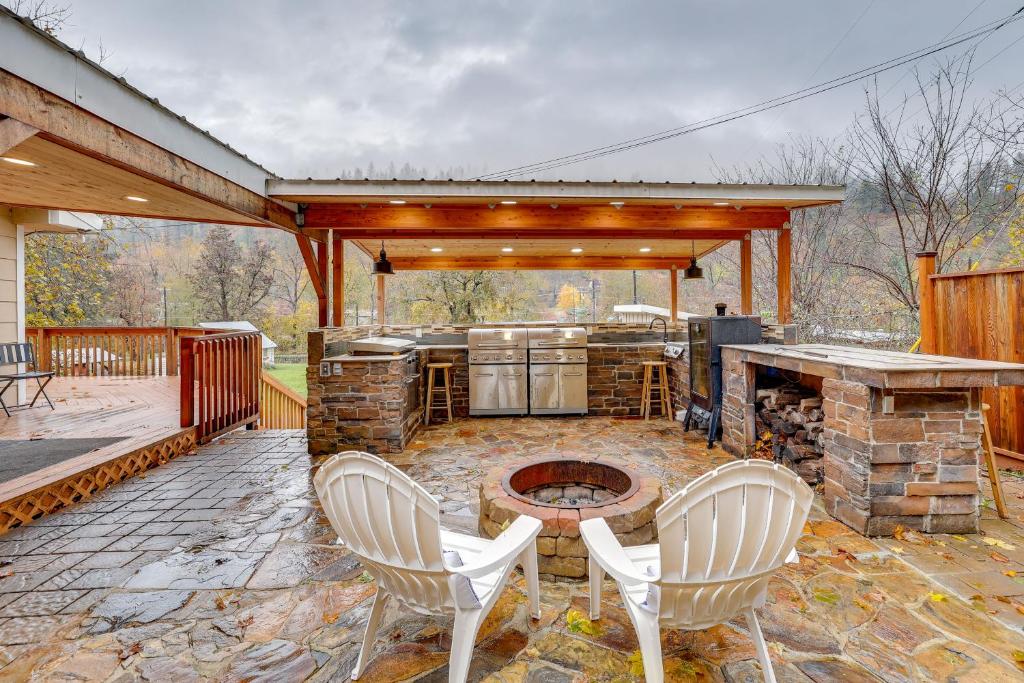 Orofino Cottage - Patio, Hot Tub And Outdoor Kitchen - Dworshak State Park, Lenore
