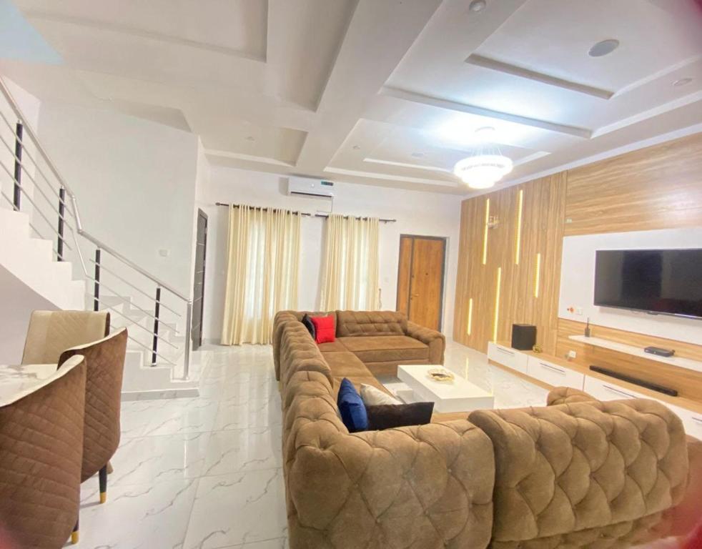 Luxury 4 Bedroom Shortlet Apartment Lekki - Nigeria