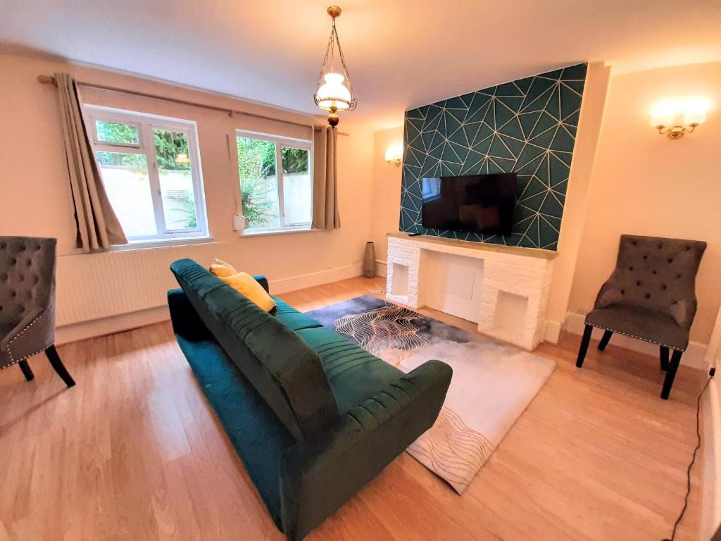 Wokingham - Central 2 Beds Home With Parking - Wokingham