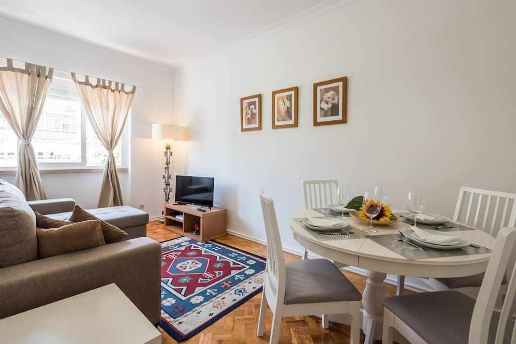 Lisbon two bedroom apartment with balcony - Carnide