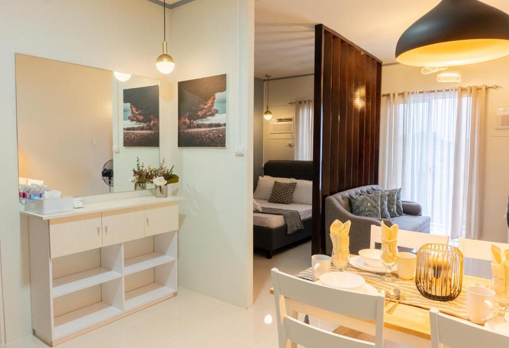 Pet Friendly Condominium At Palawan One-br With Balcony, Free Pool, Free Gym And Parking -7topaz - 푸에르토프린세사