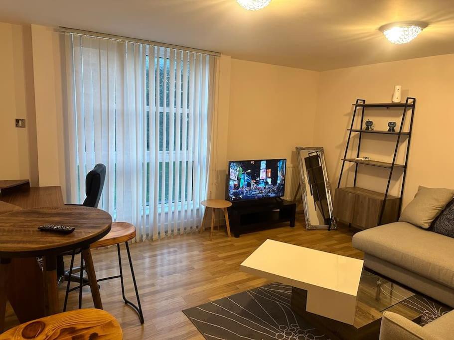 Specious Apartment In Canning Town - London City Airport (LCY)