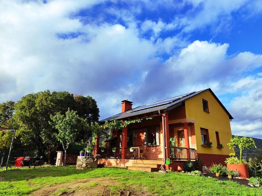 A Porteliña: Casa de Campo Relajante y Sostenible - Galicia
