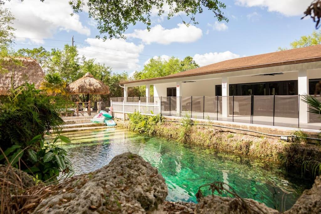 The Lake House Mia - Natural Pool - 14 22 People - Homestead, FL