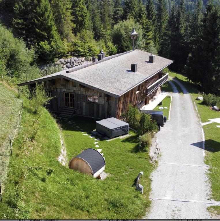 Luxury Old Wood Mountain Chalet In A Sunny Secluded Location With Gym, Sauna & Whirlpool - Kufstein