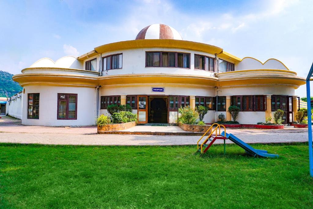 Fabhotel Lotus Resort - Aurangabad