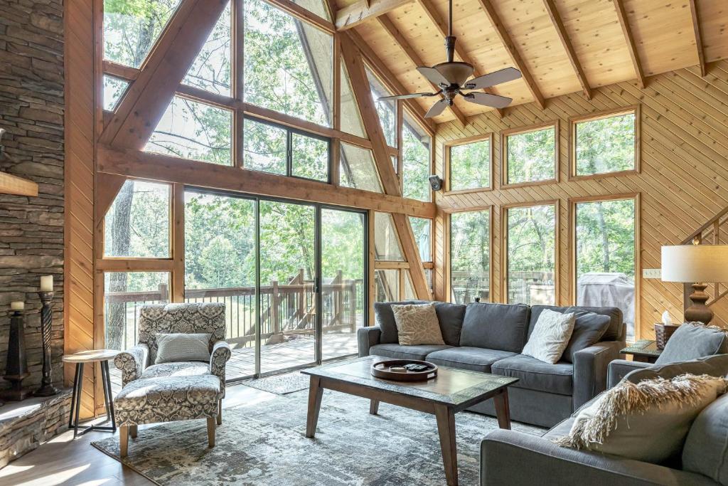 Lakeview Hideaway By Sarah Bernard Chalets, With Firepit And Private Dock On A Quiet Lake - Innsbrook, MO