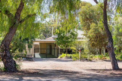 Barmera Holiday Rentals and Airbnb cozycozy