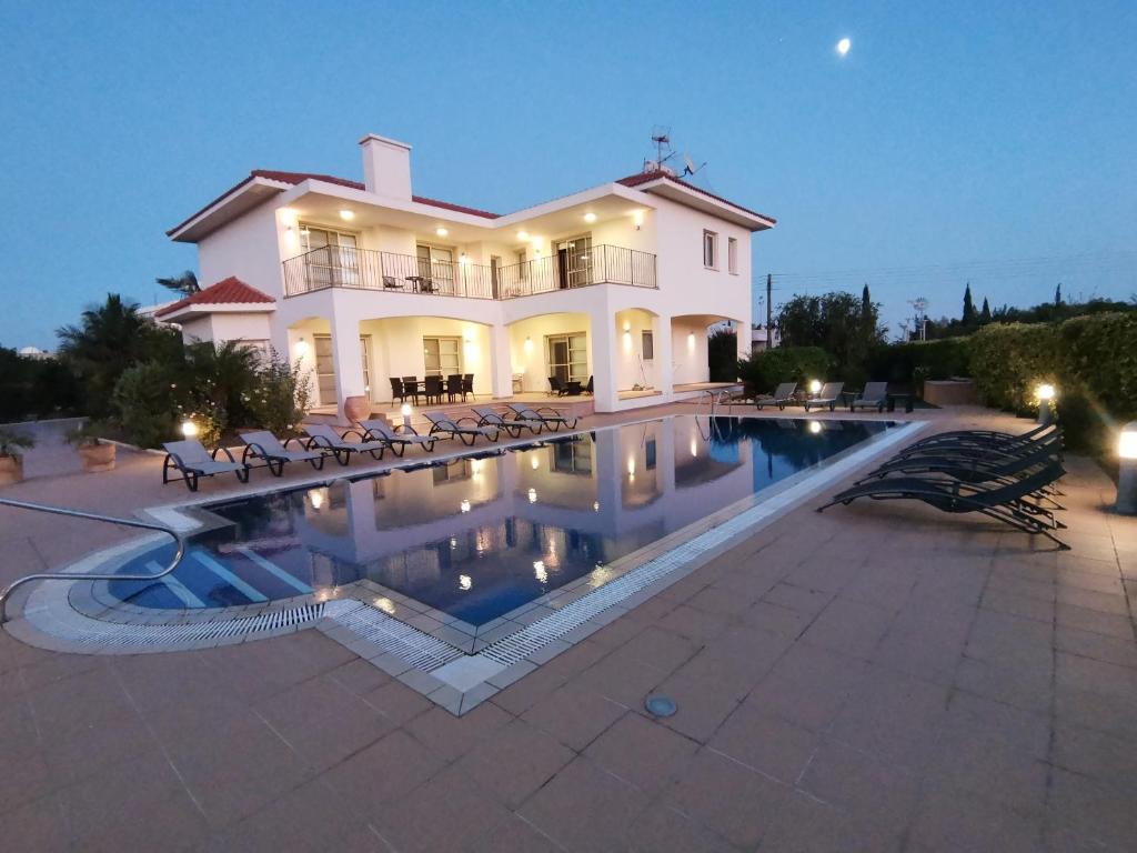 Orchard Blossom Private Villa With Pool - Famagusta