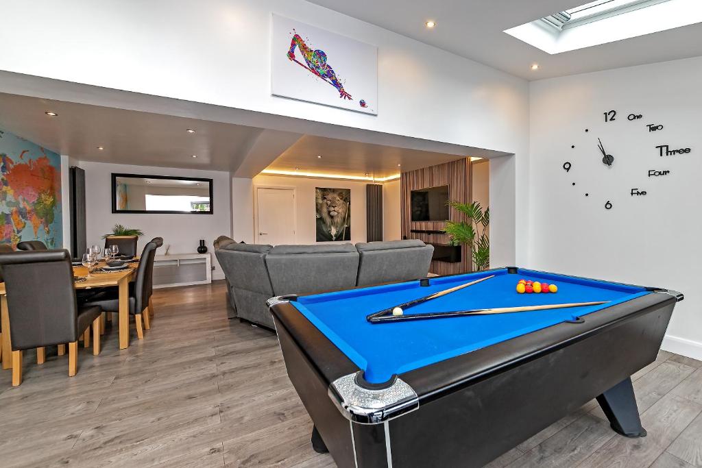 Contractors Dream~pool Table~close To Luton Airport~three Double Bedrooms - Luton