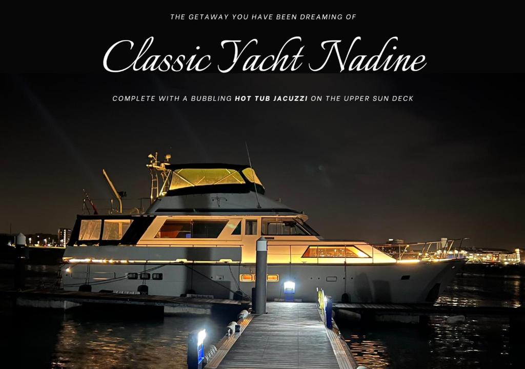 Classic Yacht Nadine In Poole Harbour, Dorset, With A Hot Tub Jacuzzi - 스와니지