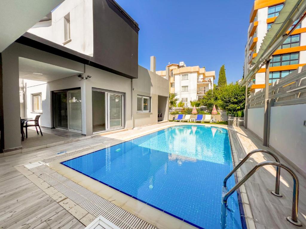 Magnificent Villa With Private Pool In Girne - Kyrenia