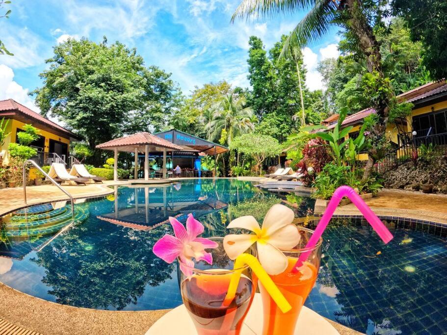 Charming Pool Twin Holiday Home - 빠똥