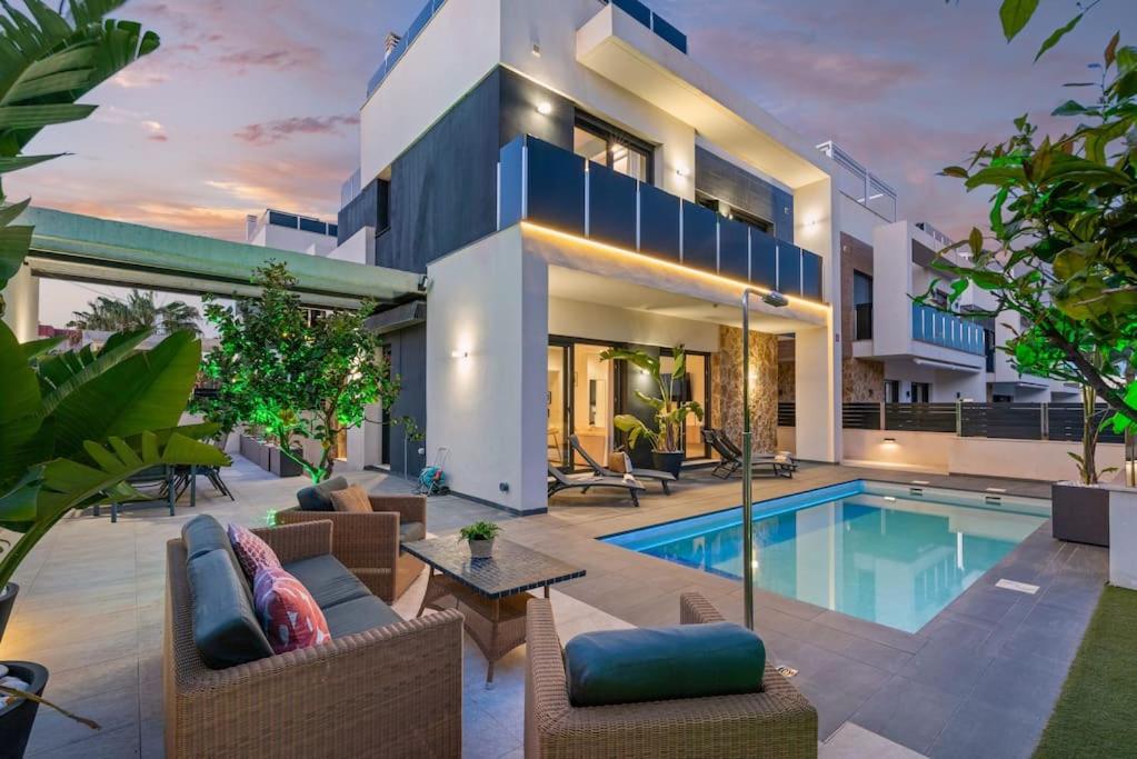 Luxury Villa With Private Swimming Pool In Cabo Roig - La Zenia