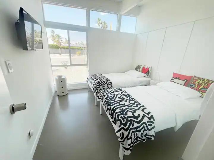 Super Cute Room In Architectural Home - Palm Springs, CA