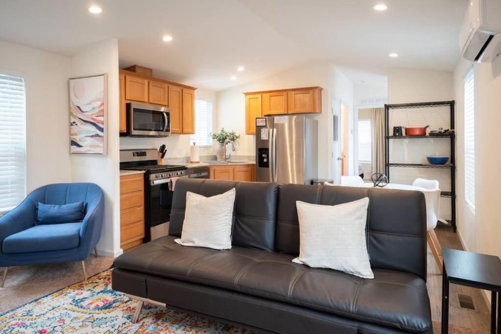 Modern 2-bedroom Eucalyptus House - San Luis Obispo, CA