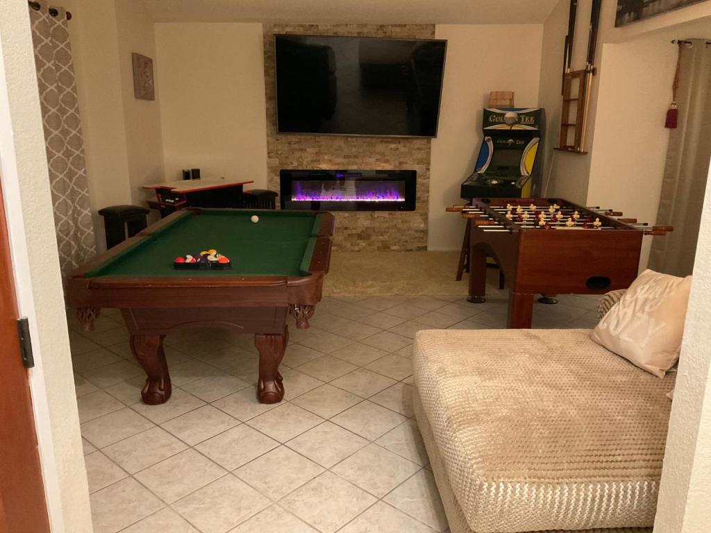 Newly Remodeled! Cozy And Fun! - Palmdale, CA