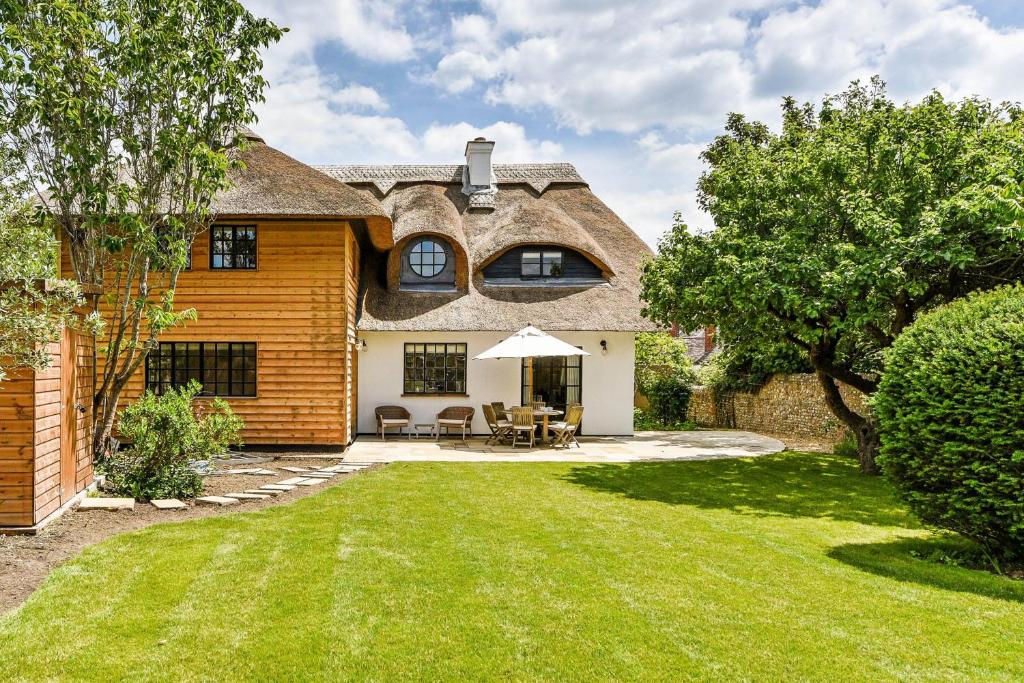 Farthings - Large Cottage With Pool - Hayling Island