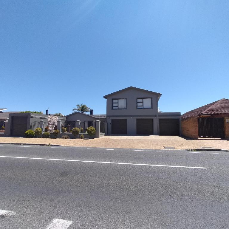 Family Home - Somerset West