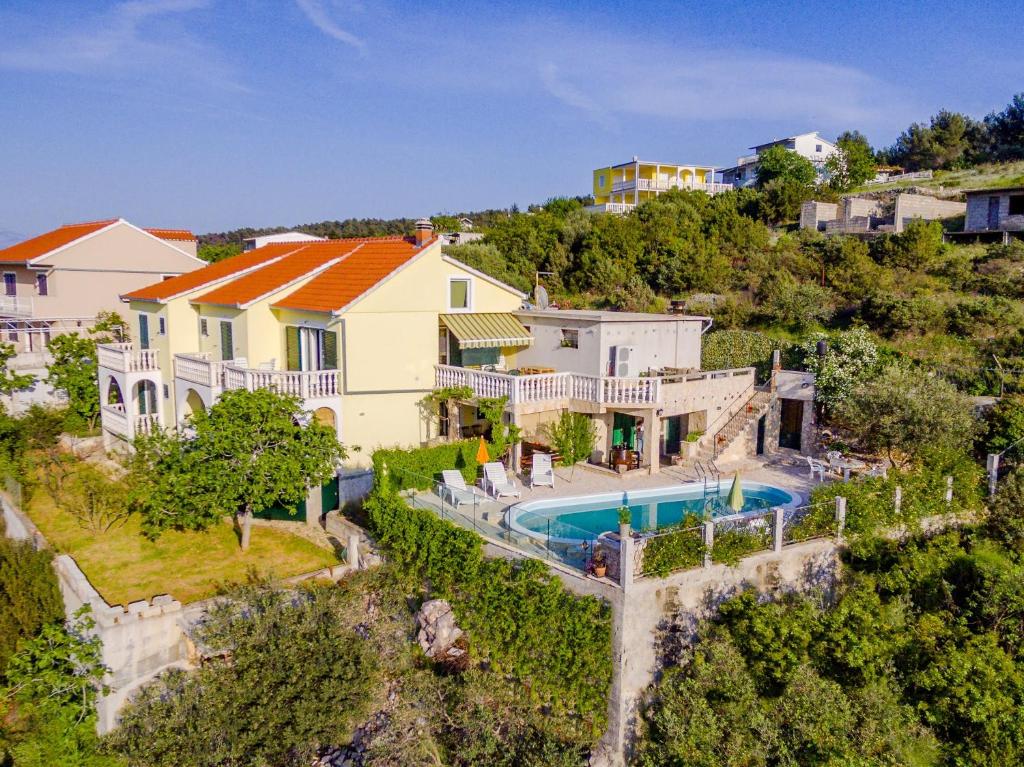 Family Friendly Apartments With A Swimming Pool Mastrinka, Ciovo - 22372 - Trogir