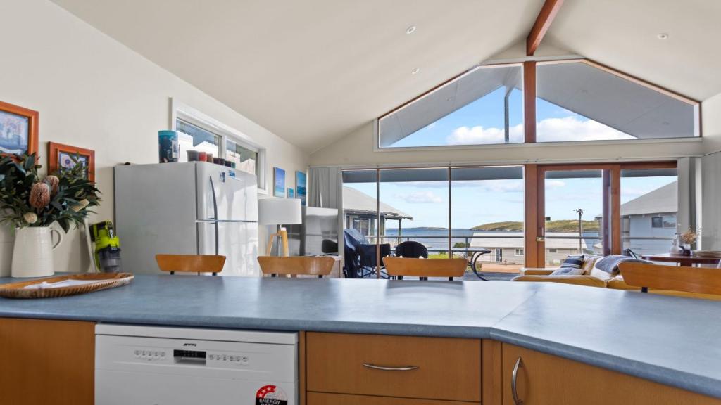 Sheoak Is An Executive Style Two Story Holiday Home Located On The Esplanade - Coffin Bay National Park