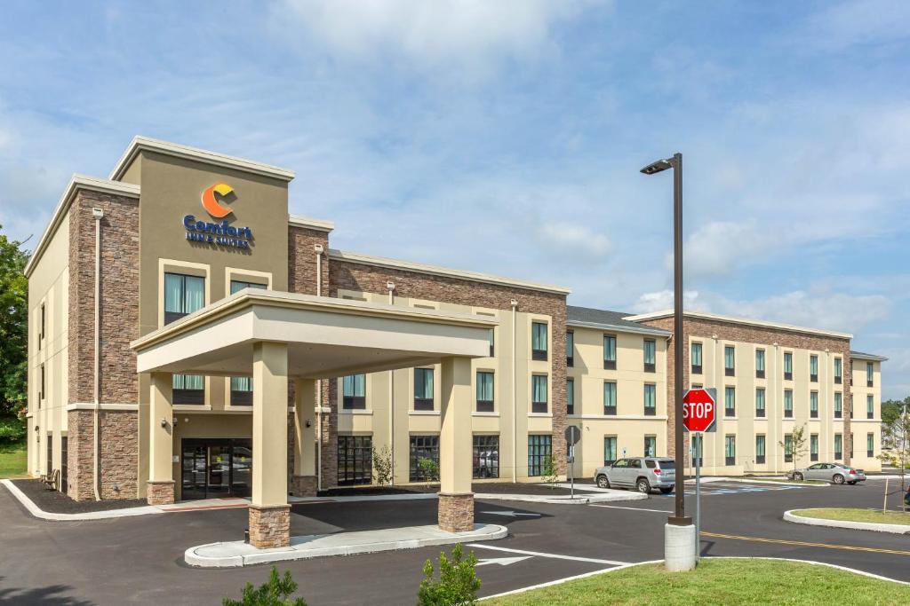 Comfort Inn & Suites - Morgantown, PA