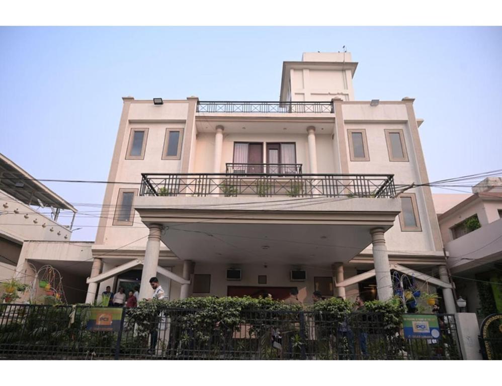 Hotel Kamesh Hut, Varanasi - Varanasi