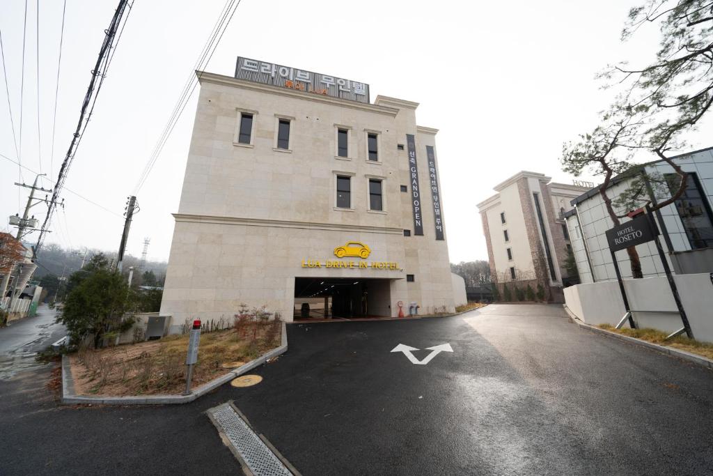 Lua Premium Drive-in Hotel - Uijeongbu