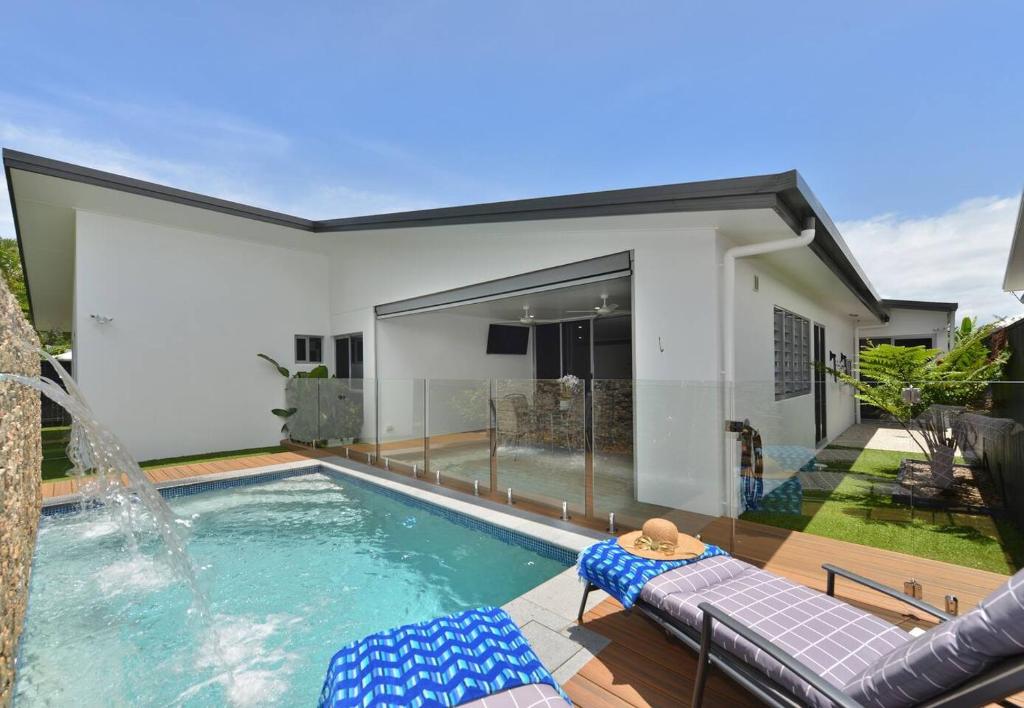 89 At The Edge - Luxury Poolside Contemporary - Cairns