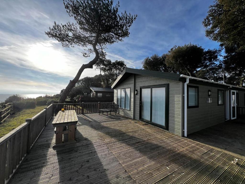 Luxury Lodge With Full Sea Views At Azure Seas In Suffolk Ref 32105og - Lowestoft
