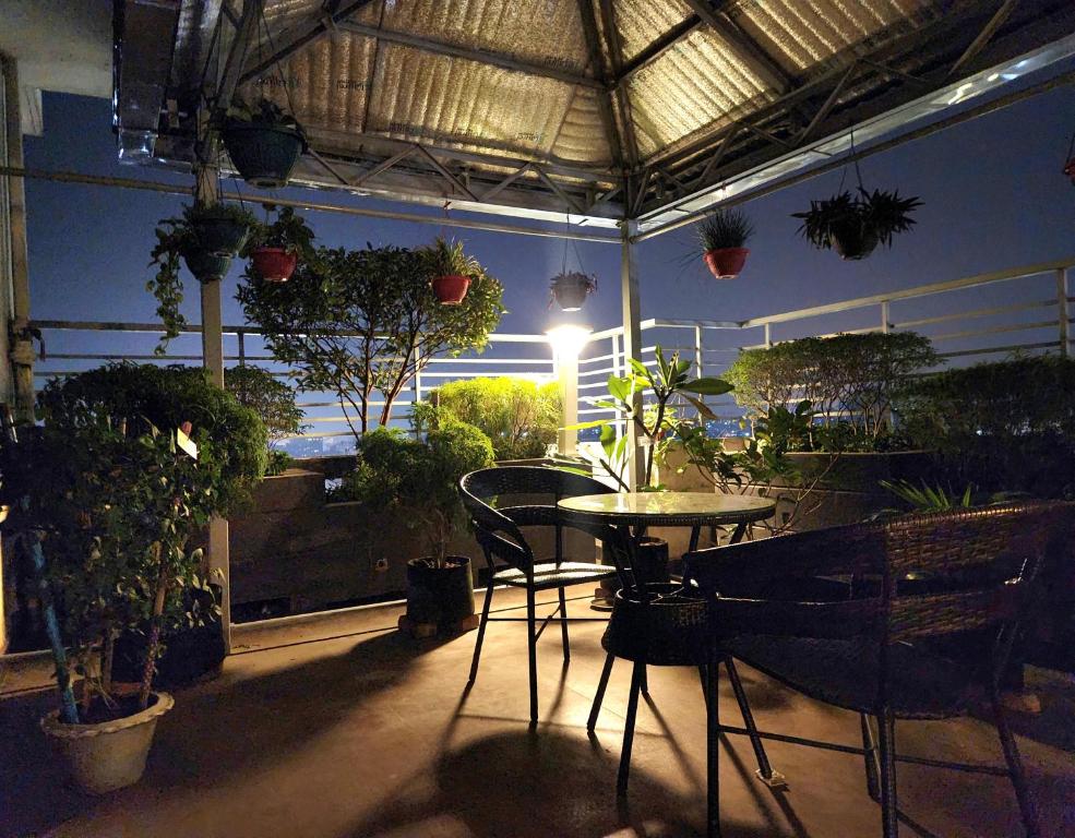 Private Penthouse Apartment With Stunning Rooftop Garden In Chittagong - 방글라데시