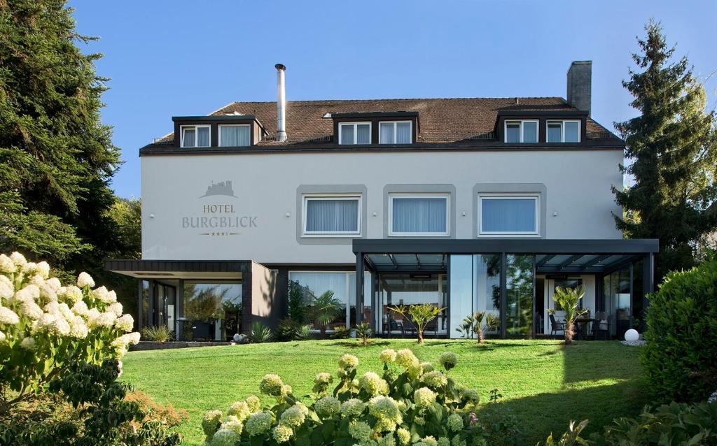 Hotel Burgblick - Badenweiler