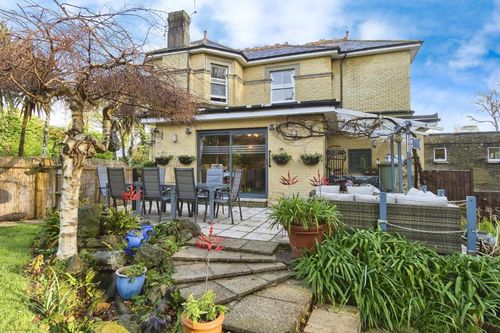 Shanklin Villas and Beach house Best Price on cozycozy