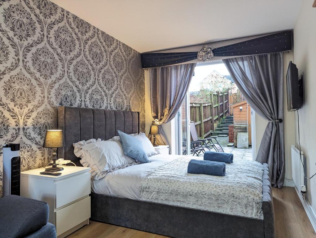 4 Bedrooms 3 Baths Large House Near City Centre, Free Parking - Sefton Park - Liverpool