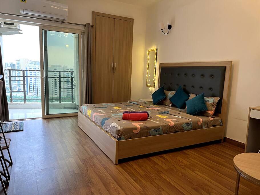Netflix & Chill Apartment By Buddieshome - Faridabad