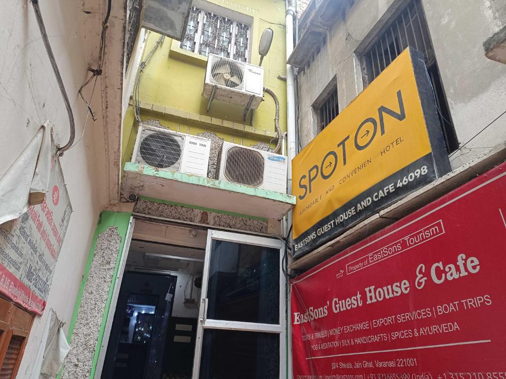Spot On 46098 Eastsons' Guest House & Cafe - Varanasi