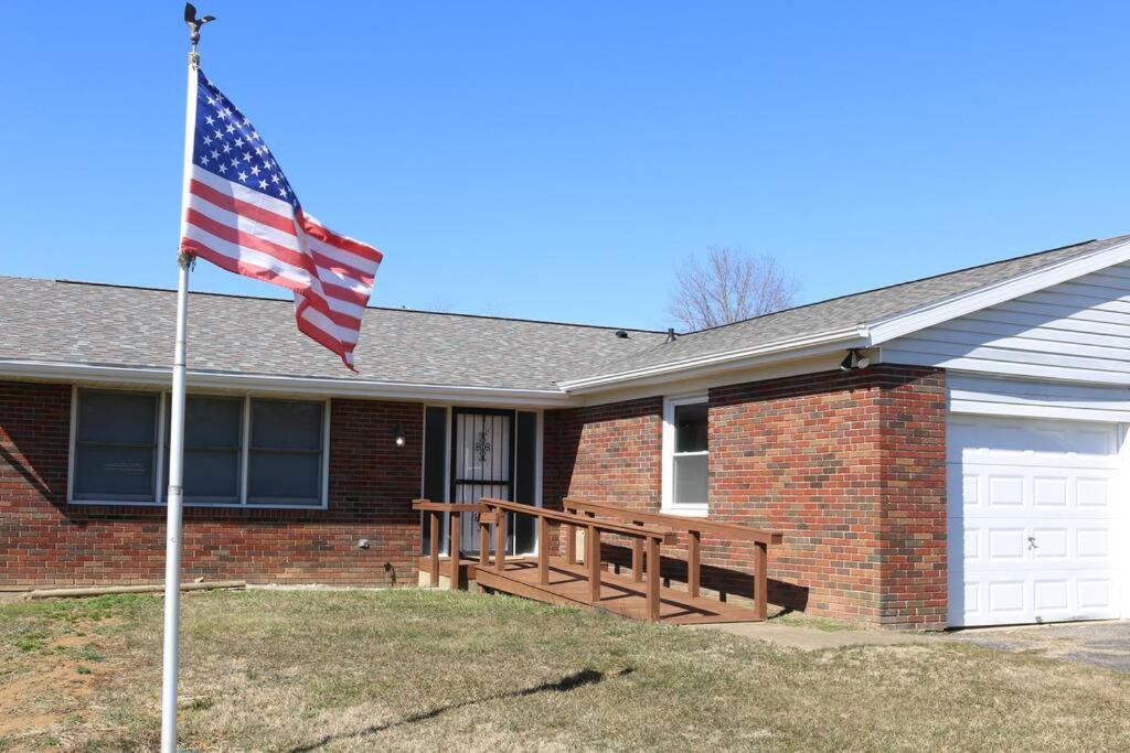 Rt. 682 Athens, 3 Queen Bedrooms, 2 Baths, Wi-fi - Athens, OH